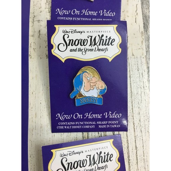 Disney Snow White and Seven Dwarfs Pins Home Video with Cards Complete Vtg 90s - Picture 8 of 16